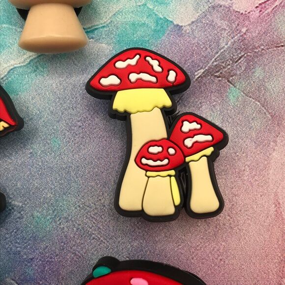 Mushroom Shoe Charm Set - Picture 4 of 7